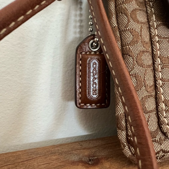 COACH signature wristlet clutch leather and fabric jacquard canvas logo material - Picture 3 of 8